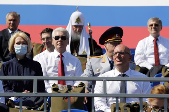 Russian President Vladimir Putin takes part in military parade to mark 75th anniversary of Victory in World War II