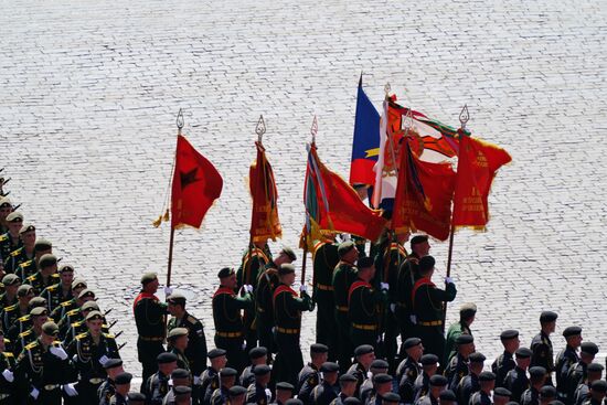Military parade to commemorate 75th anniversary of Victory in World War II