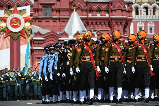 Military parade to commemorate 75th anniversary of Victory in World War II