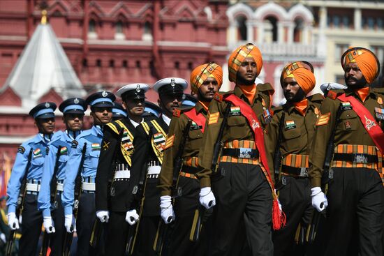 Military parade to commemorate 75th anniversary of Victory in World War II