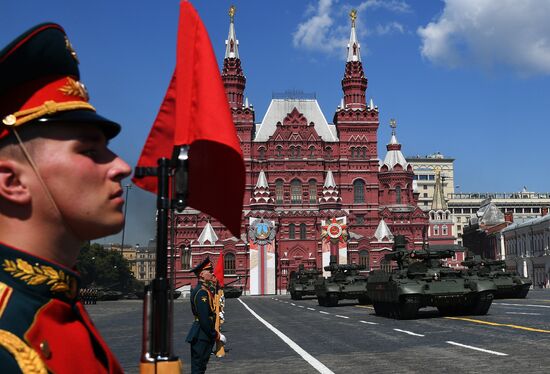 Military parade to commemorate 75th anniversary of Victory in World War II
