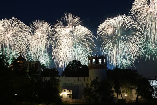 Fireworks in Moscow marking 75th anniversary of Victory in World War II