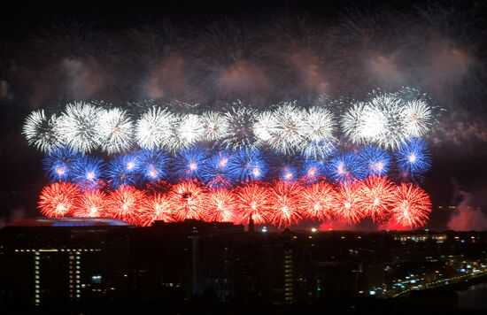 Fireworks in Moscow marking 75th anniversary of Victory in World War II