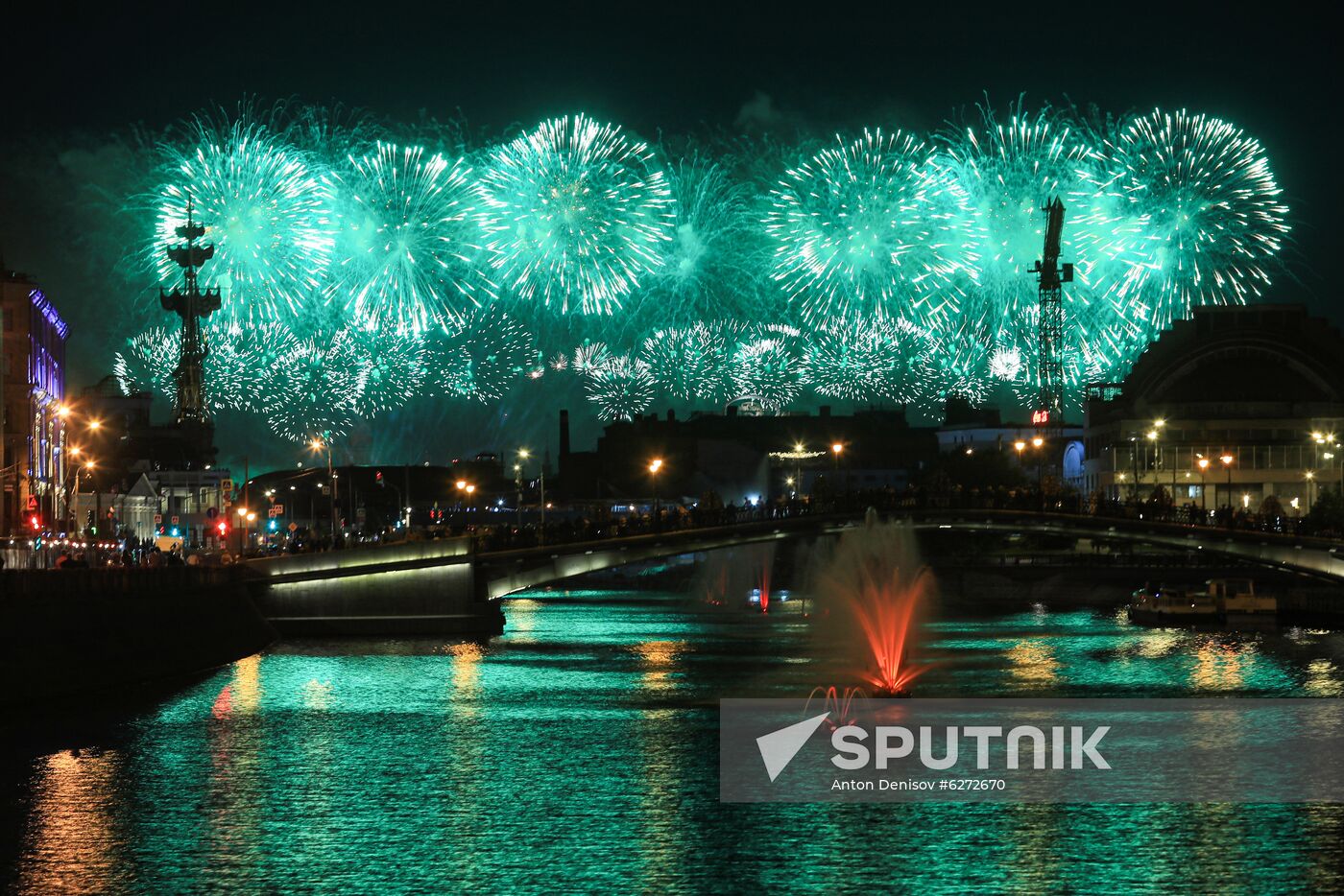 Fireworks in Moscow marking 75th anniversary of Victory in World War II
