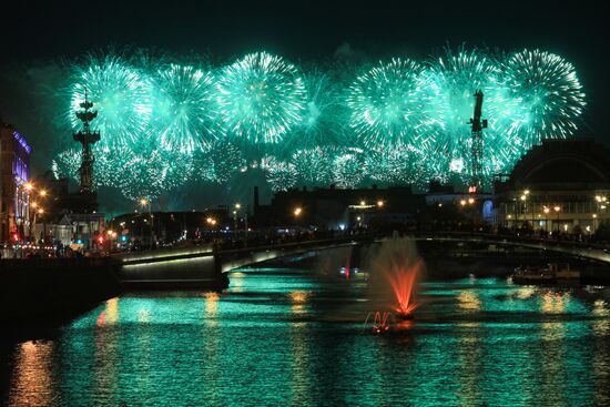 Fireworks in Moscow marking 75th anniversary of Victory in World War II