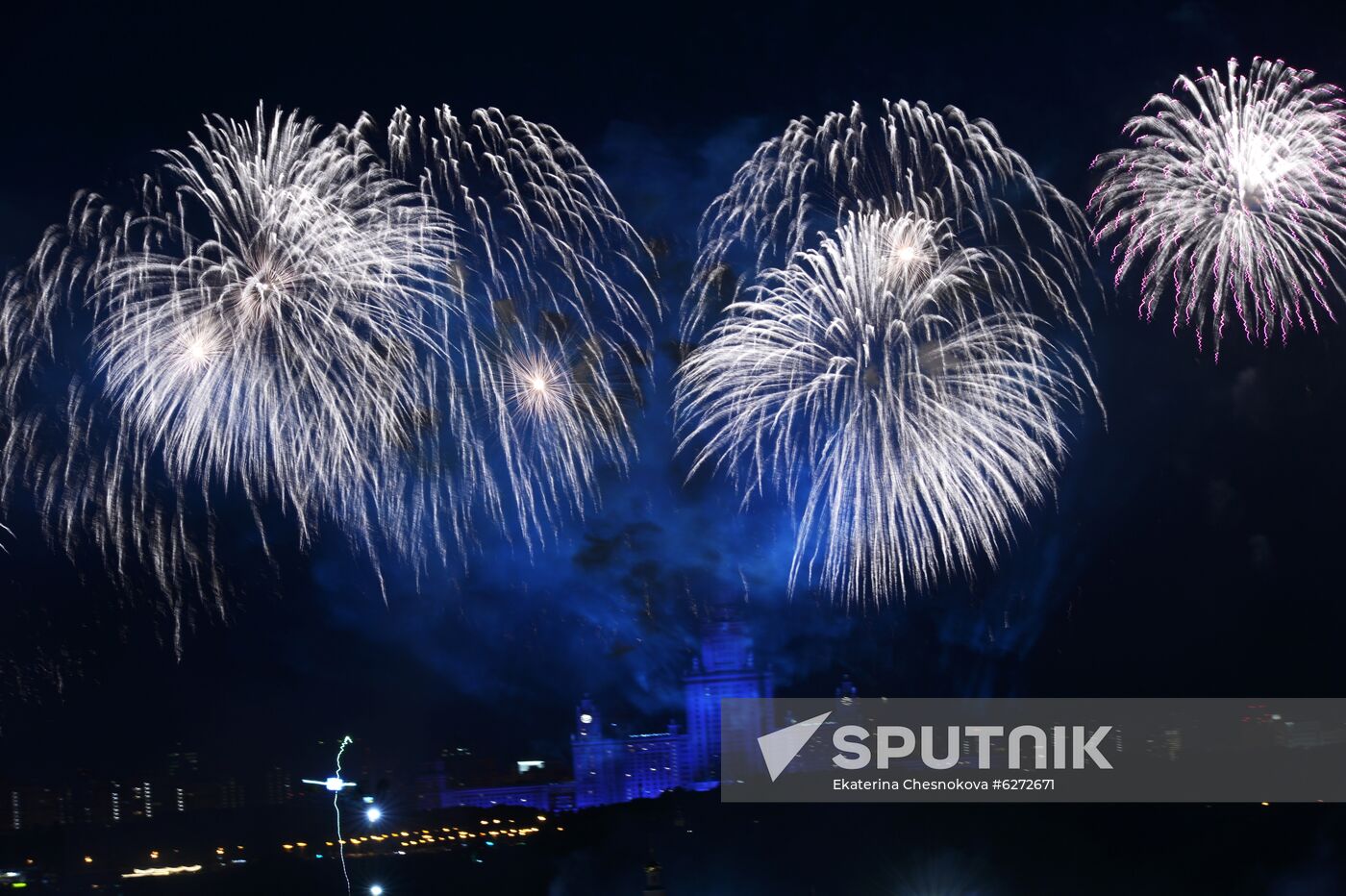 Fireworks in Moscow marking 75th anniversary of Victory in World War II