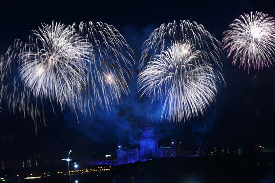 Fireworks in Moscow marking 75th anniversary of Victory in World War II