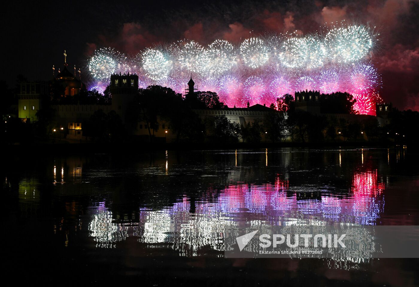 Fireworks in Moscow marking 75th anniversary of Victory in World War II