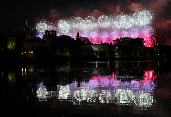Fireworks in Moscow marking 75th anniversary of Victory in World War II
