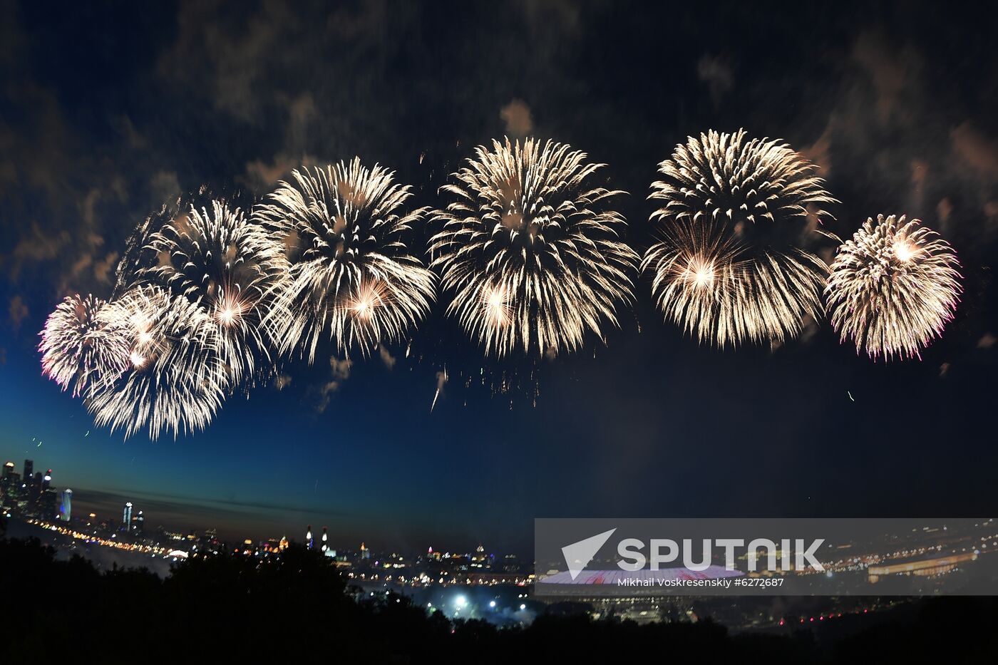 Fireworks in Moscow marking 75th anniversary of Victory in World War II