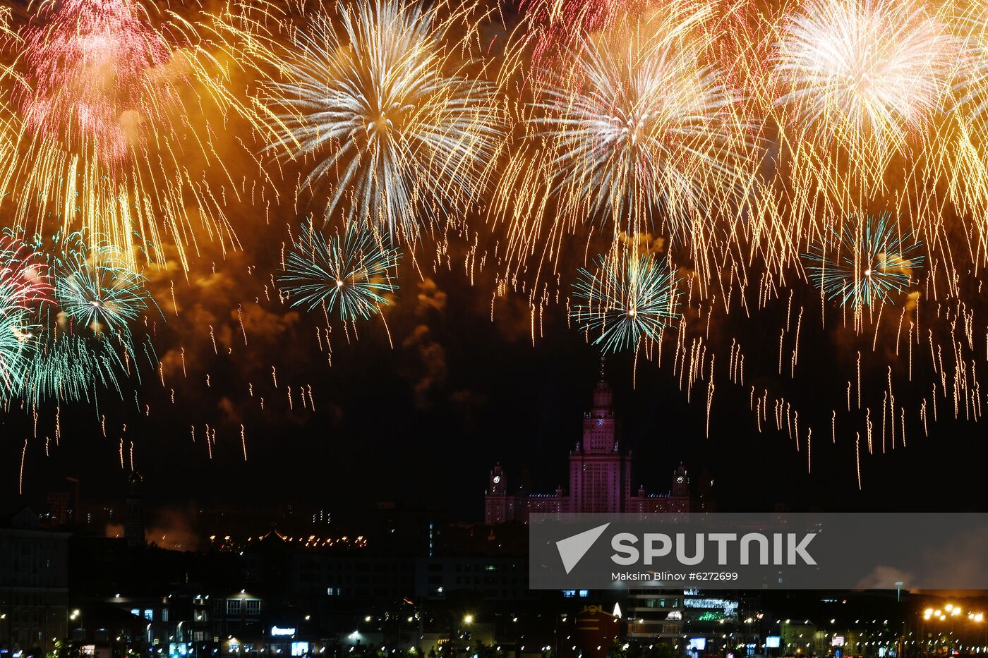 Fireworks in Moscow marking 75th anniversary of Victory in World War II