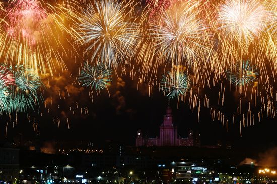 Fireworks in Moscow marking 75th anniversary of Victory in World War II