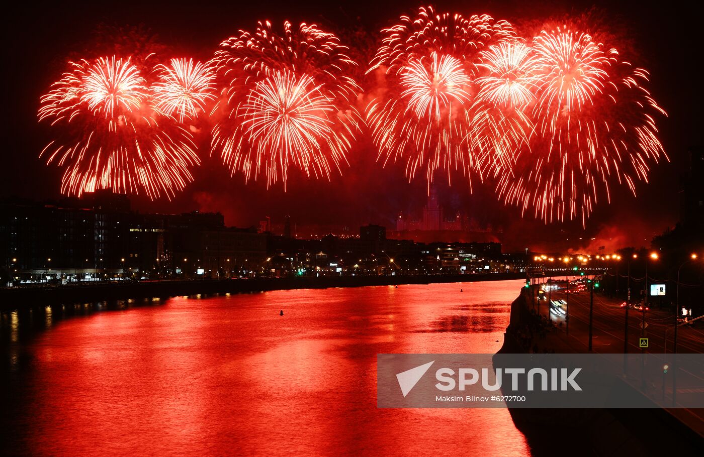 Fireworks in Moscow marking 75th anniversary of Victory in World War II