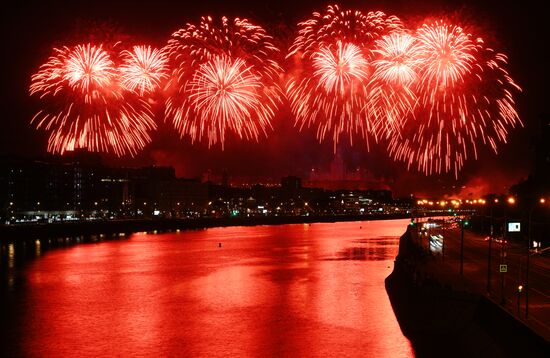 Fireworks in Moscow marking 75th anniversary of Victory in World War II