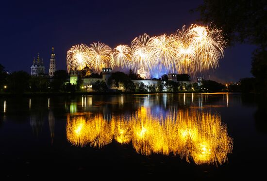 Fireworks in Moscow marking 75th anniversary of Victory in World War II