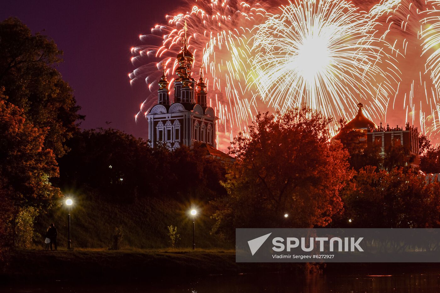 Fireworks in Moscow marking 75th anniversary of Victory in World War II