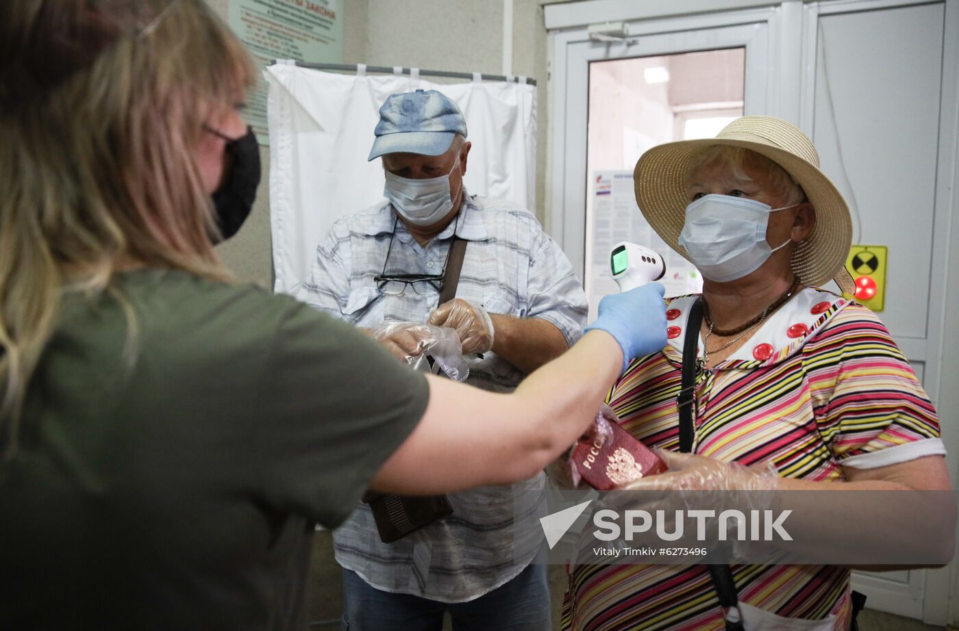 A woman has her temperature taken at a polling station No 20-10 during the early voting to approve or reject constitutional reforms, following the outbreak of the coronavirus disease, in Krasnodar, Russia. Polling stations across Russia begin accepting voters for the constitutional amendment vote on June 25. Location: Russia, Krasnodar. Author: Vitaly Timkiv/Sputnik. Russia Constitutional Reform Voting