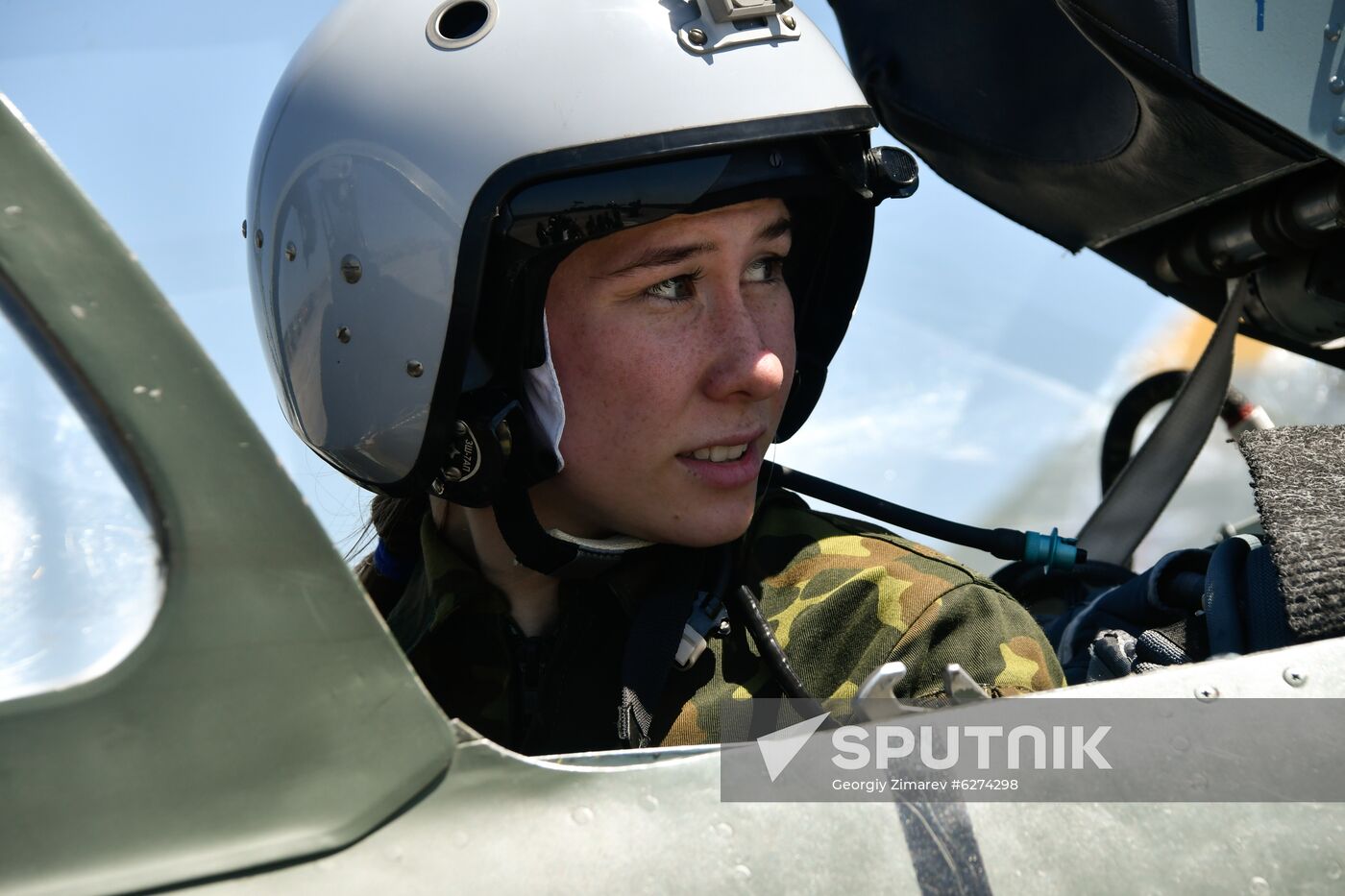 Russia Female Pilots Training
