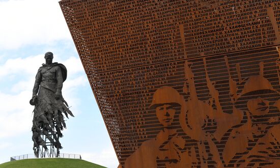 President of Russia Vladimir Putin and President of Belarus Alexander Lukashenko unveil Rzhev Memorial to Soviet Soldiers