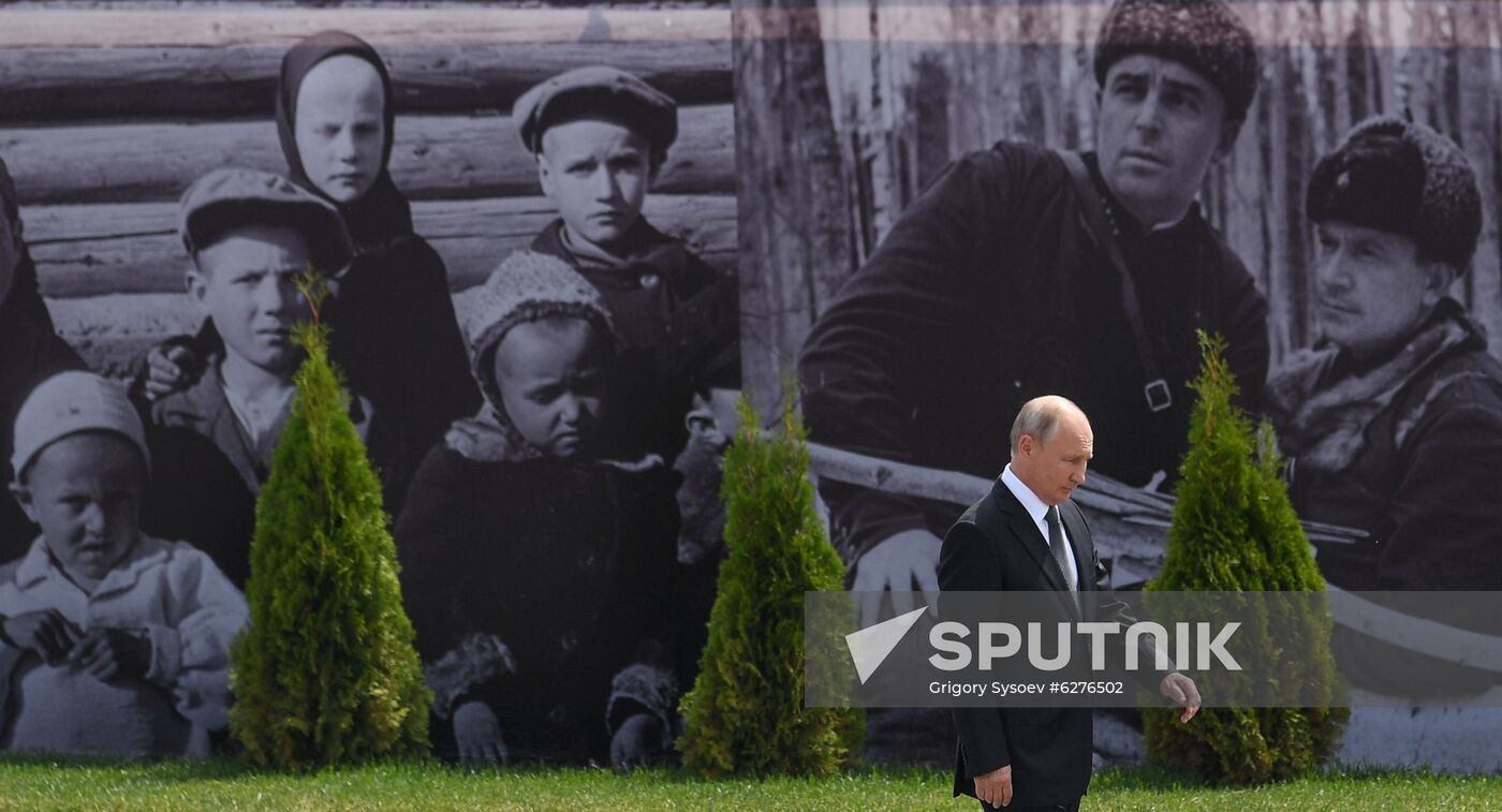 President of Russia Vladimir Putin and President of Belarus Alexander Lukashenko unveil Rzhev Memorial to Soviet Soldiers