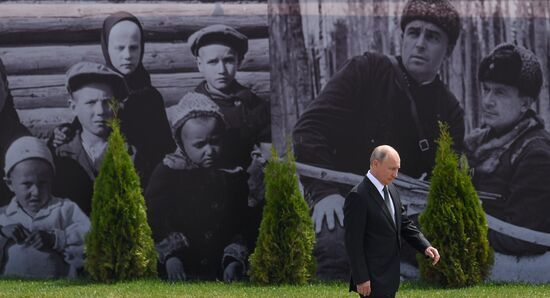 President of Russia Vladimir Putin and President of Belarus Alexander Lukashenko unveil Rzhev Memorial to Soviet Soldiers