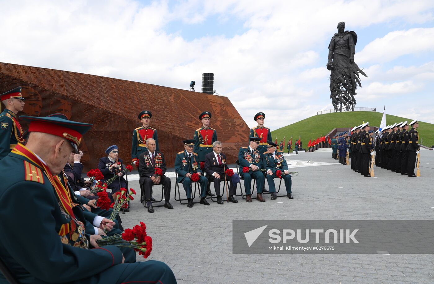 President of Russia Vladimir Putin and President of Belarus Alexander Lukashenko unveil Rzhev Memorial to Soviet Soldiers