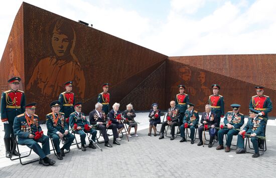 President of Russia Vladimir Putin and President of Belarus Alexander Lukashenko unveil Rzhev Memorial to Soviet Soldiers