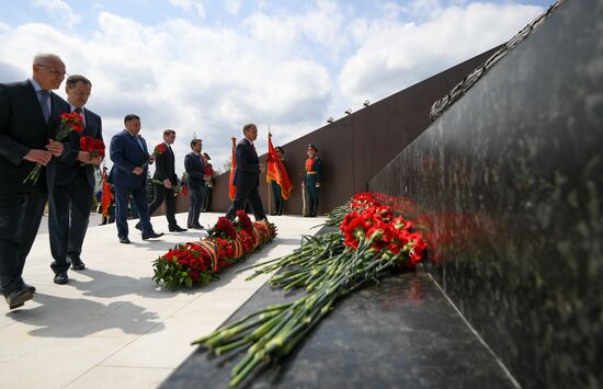 President of Russia Vladimir Putin and President of Belarus Alexander Lukashenko unveil Rzhev Memorial to Soviet Soldiers