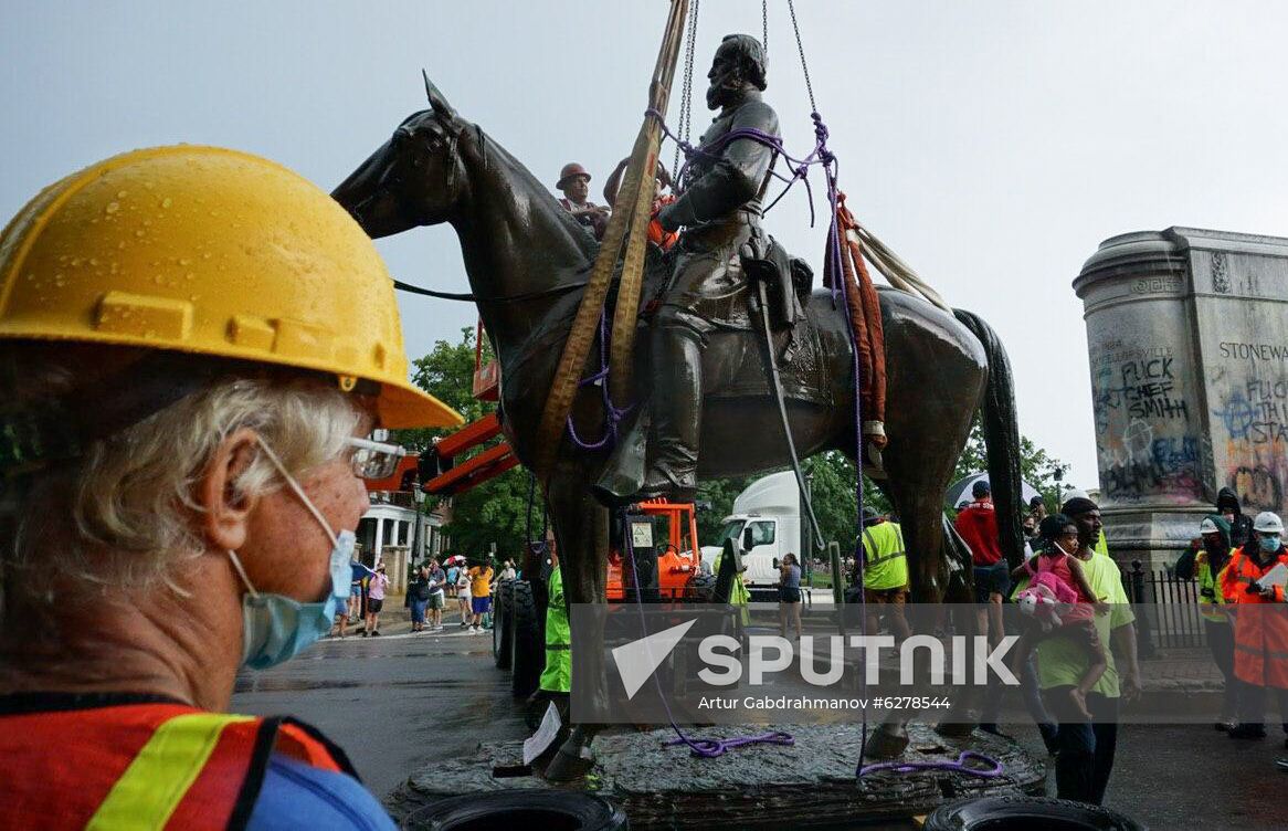 US Confederacy Monuments Removing