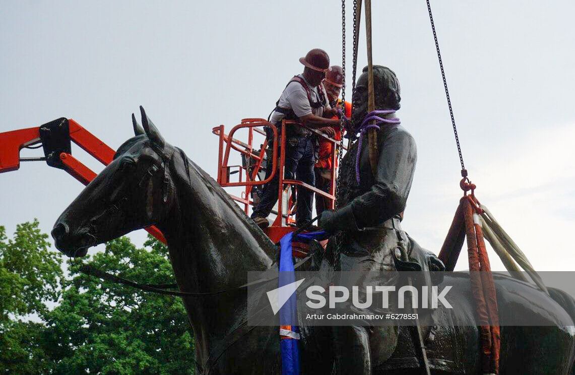 US Confederacy Monuments Removing