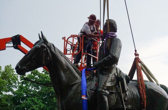 US Confederacy Monuments Removing
