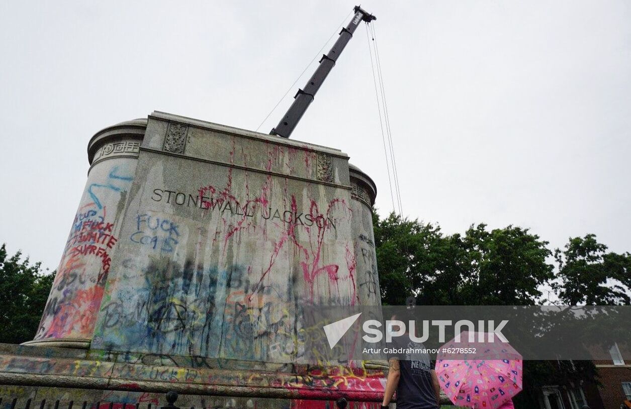 US Confederacy Monuments Removing