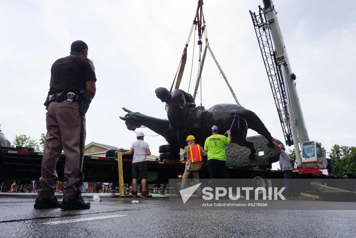 US Confederacy Monuments Removing