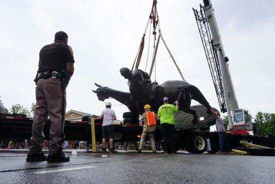 US Confederacy Monuments Removing
