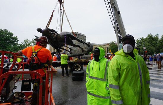 US Confederacy Monuments Removing