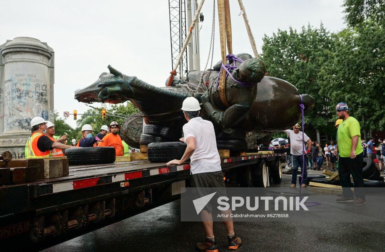 US Confederacy Monuments Removing