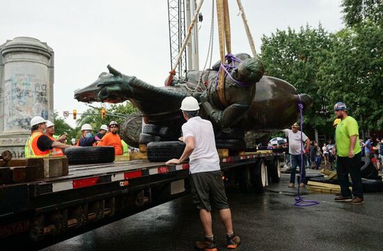 US Confederacy Monuments Removing