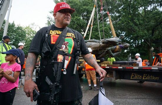 US Confederacy Monuments Removing