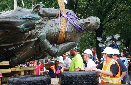 US Confederacy Monuments Removing