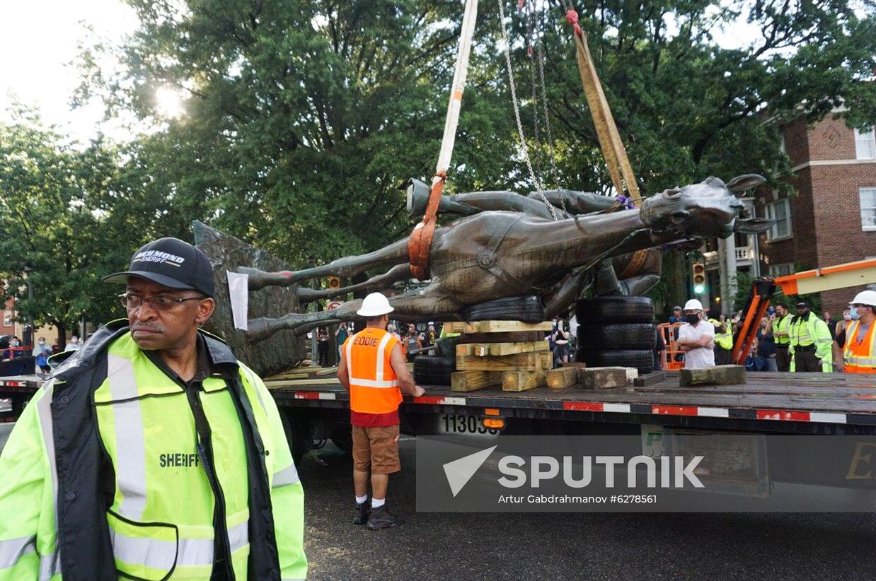 US Confederacy Monuments Removing