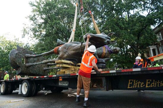 US Confederacy Monuments Removing