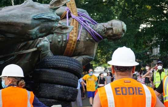 US Confederacy Monuments Removing