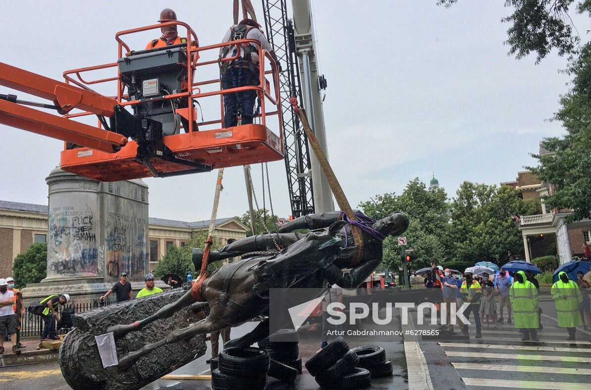 US Confederacy Monuments Removing