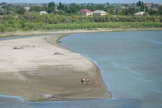 Azerbaijan Kura River Drying Up