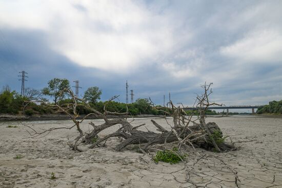 Azerbaijan Kura River Drying Up