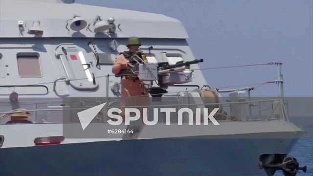 In this handout photo released by the Russian Defence Ministry, servicemen attend joint exercises of the Russian and Syrian military in the Mediterranean Sea, in Tartus, Syria. Joint exercises of the Russian and Syrian military to defend strategically important objects from attack by high-speed vessels of a simulated enemy. The exercise involved the high-speed boat "Yunarmeyets Blatiki" of Project 03160 "Raptor" and the Grachonok anti-sabotage boat, as well as Mi-8AMTSH and Mi-35 helicopters from the Hmeimim air base. The Russian vessel "Raptor" played the role of the violator of the sea border. Editorial use only, no archive, no commercial use.
Location: Syria, Tartus. Syria Russia Joint Drills