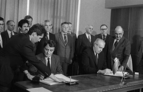 Soviet-Afghan trae agreement signed