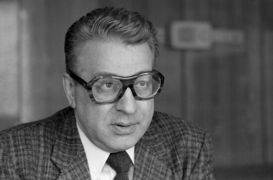 Soviet journalist Vladimir Tsevetov
