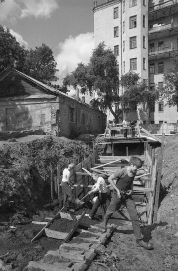 Young Archaeologists' Club at Moscow History and Reconstruction Museum