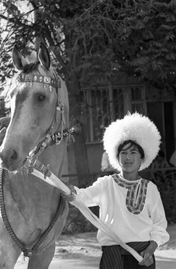 Alma-Ata -- Moscow horse race